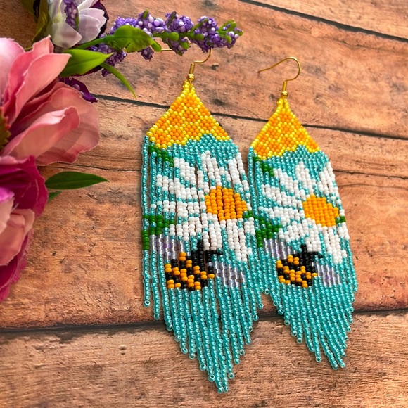 Bubble bees Beaded Earring - Picture 3 of 5